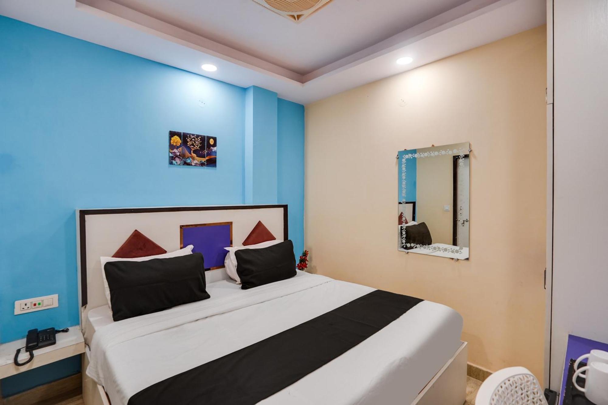 Super Hotel O Hotel Gold Star Нью-Делі Екстер'єр фото