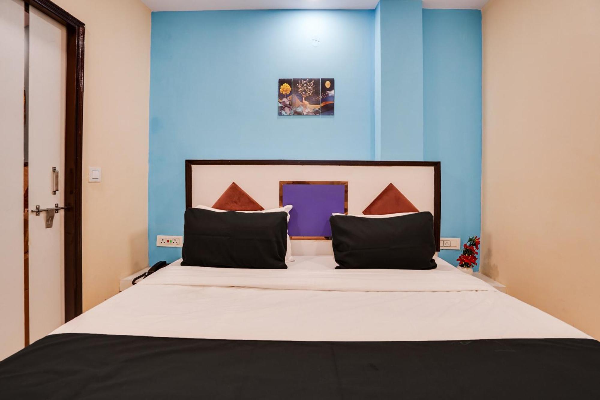 Super Hotel O Hotel Gold Star Нью-Делі Екстер'єр фото
